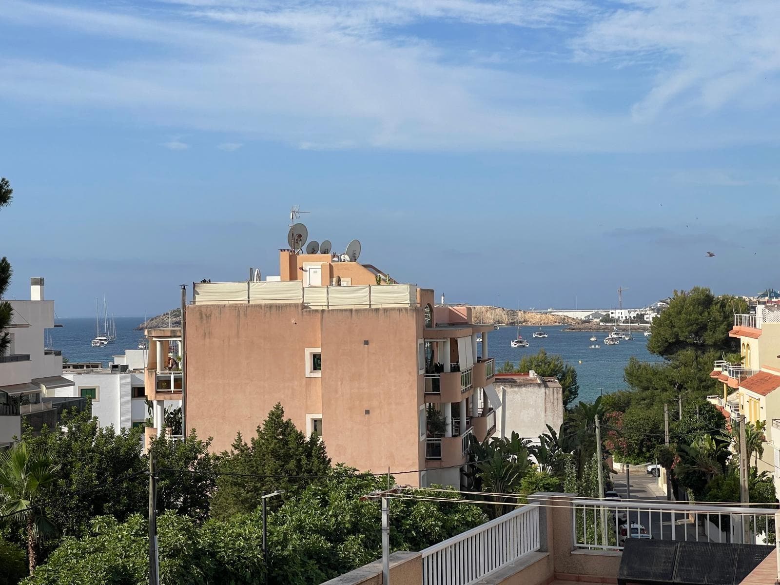 Exclusiva vivienda en Talamanca | 4 dormitorios, 3 baños | Alquiler anual