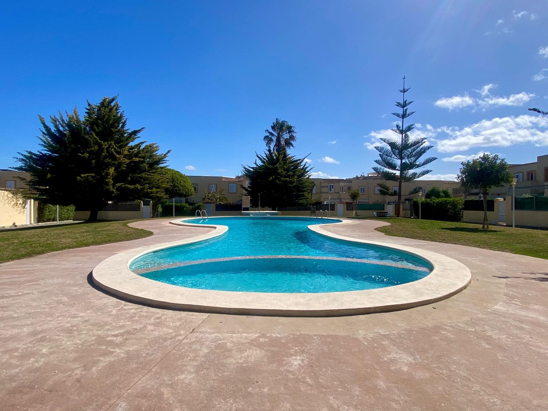 CHALET 110M2 MAS TERRAZA 90M2 4 HABITACIONES 2 BAÑOS PARKIG PRIVADO Y JARDIN