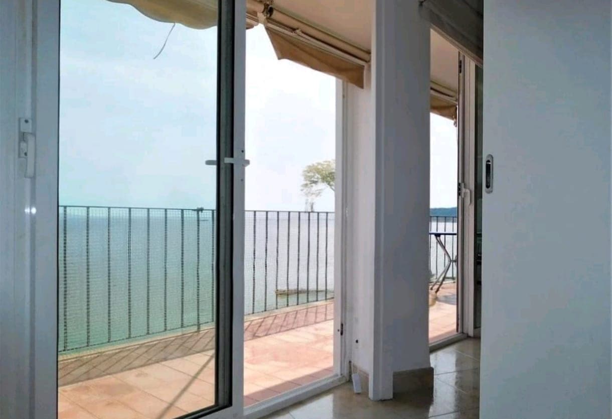 SE VENDE PISO CON VISTAS AL MAR EN FIGUERETES