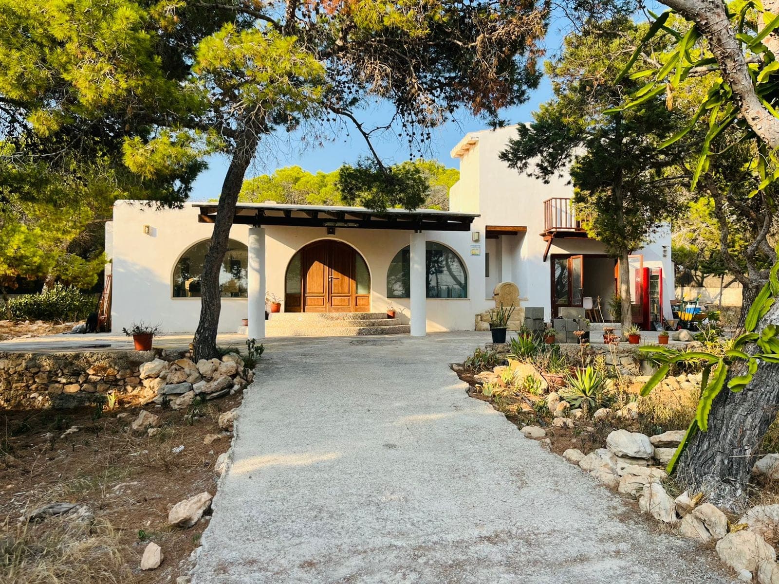 ESPECTACULAR CHALET INDEPENDIENTE EN CALA GRACIÓ CON PARCELA DE 1.800 m2