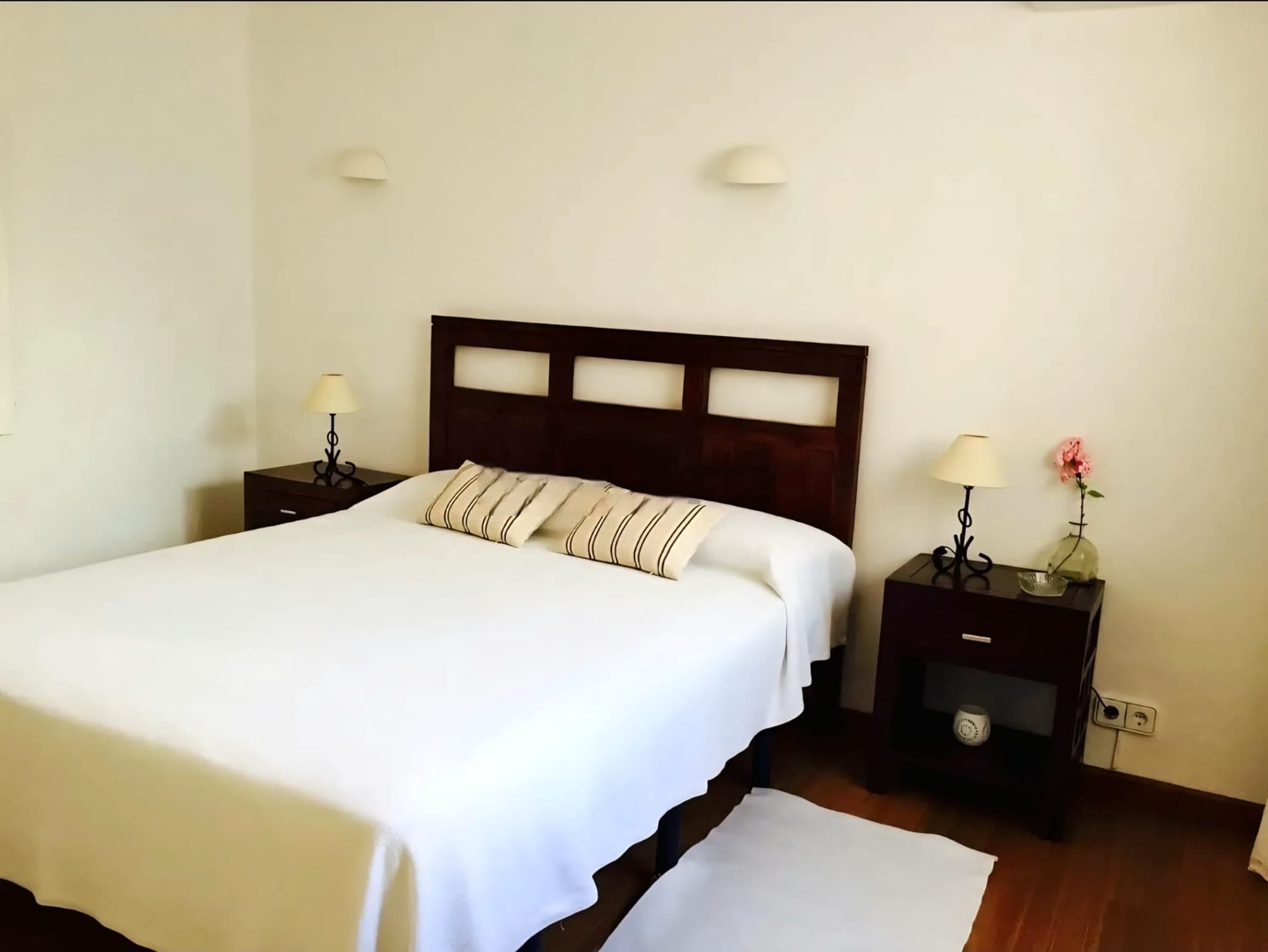 SE VENDE CHALET ADOSADO EN ROCA LLISA