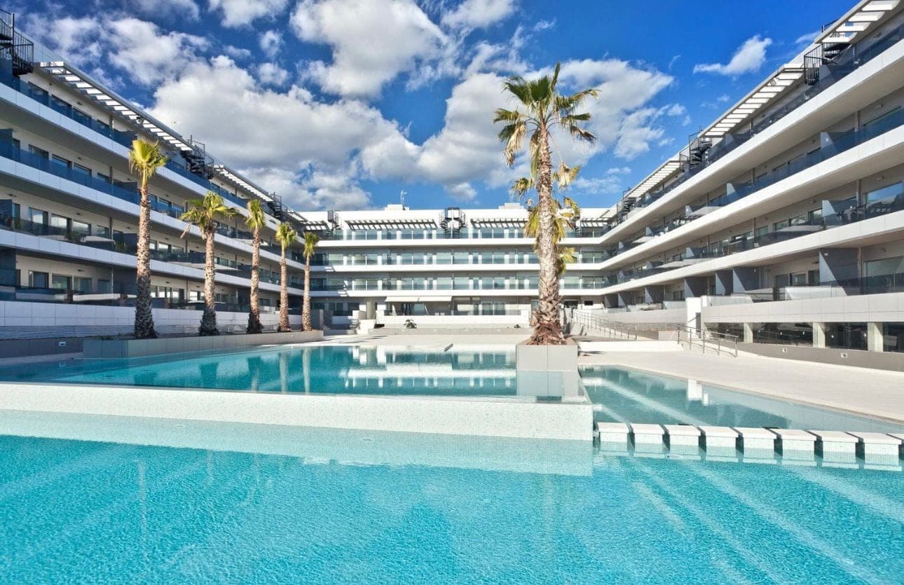 VENTA DE PRECIOSO PISO EN ROYAL BEACH